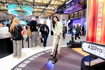 AWE2026｜从180°C蒸汽技术到行业白皮书，石头洗地机重构地面清洁标准