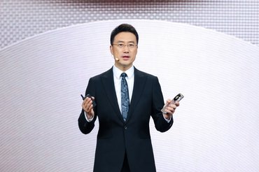 首发主动散热技术及方舟内存引擎 HUAWEI Mate 80 Pro Max 风驰版重构旗舰体验