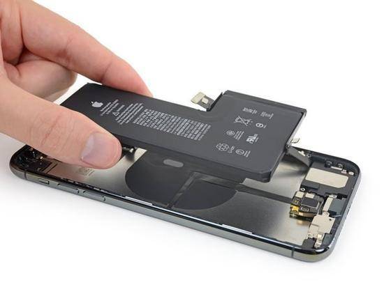 iPhone 11 Pro系列首次使用18W快充，外媒实测充满电需多久