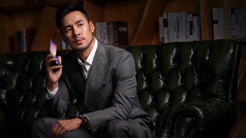 致敬razr V3，razr 5G经典重燃