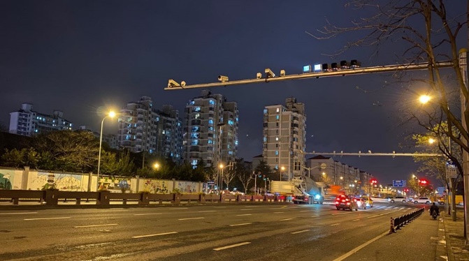 上海近百个路段启用苏州科达AI超微光卡口电警
