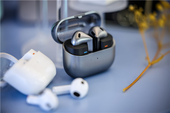 音质降噪皆优 三星Galaxy Buds3系列成年末心选好物(图2)