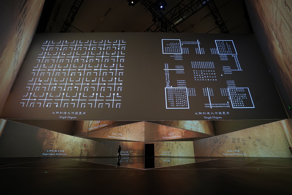 木桌子上的广告
AI 生成的内容可能不正确。