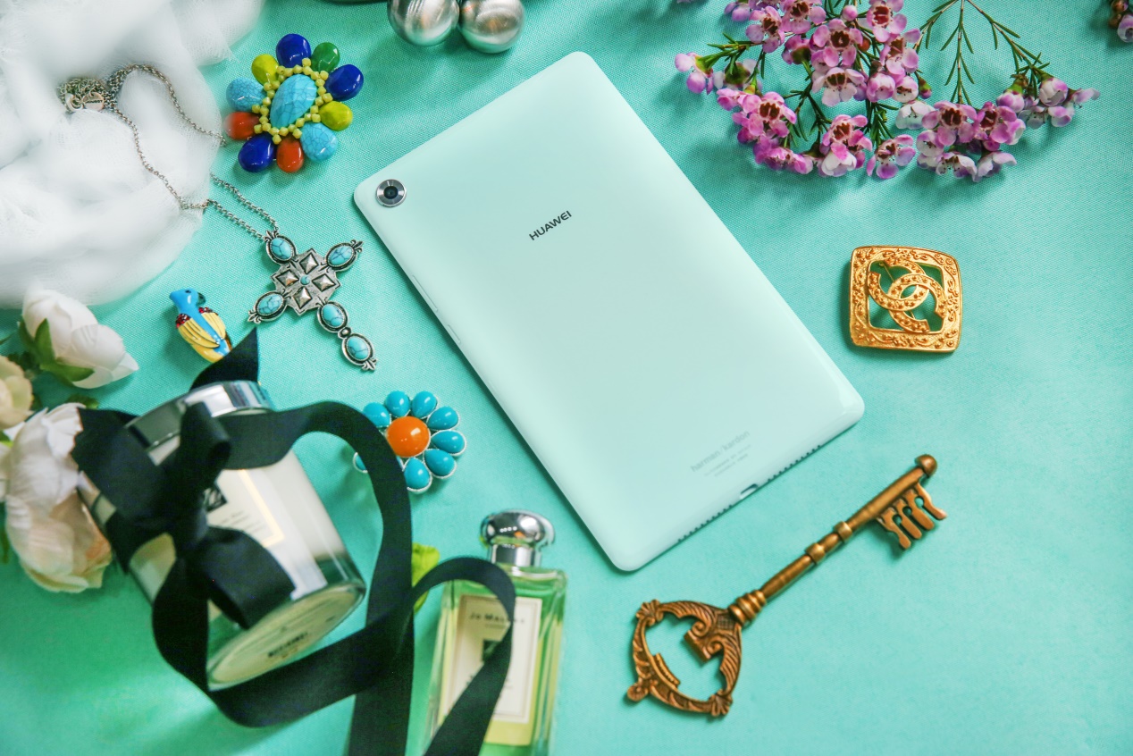 国庆黄金周围观中网 华为平板M5青釉版配合花粉卡直击比赛现场