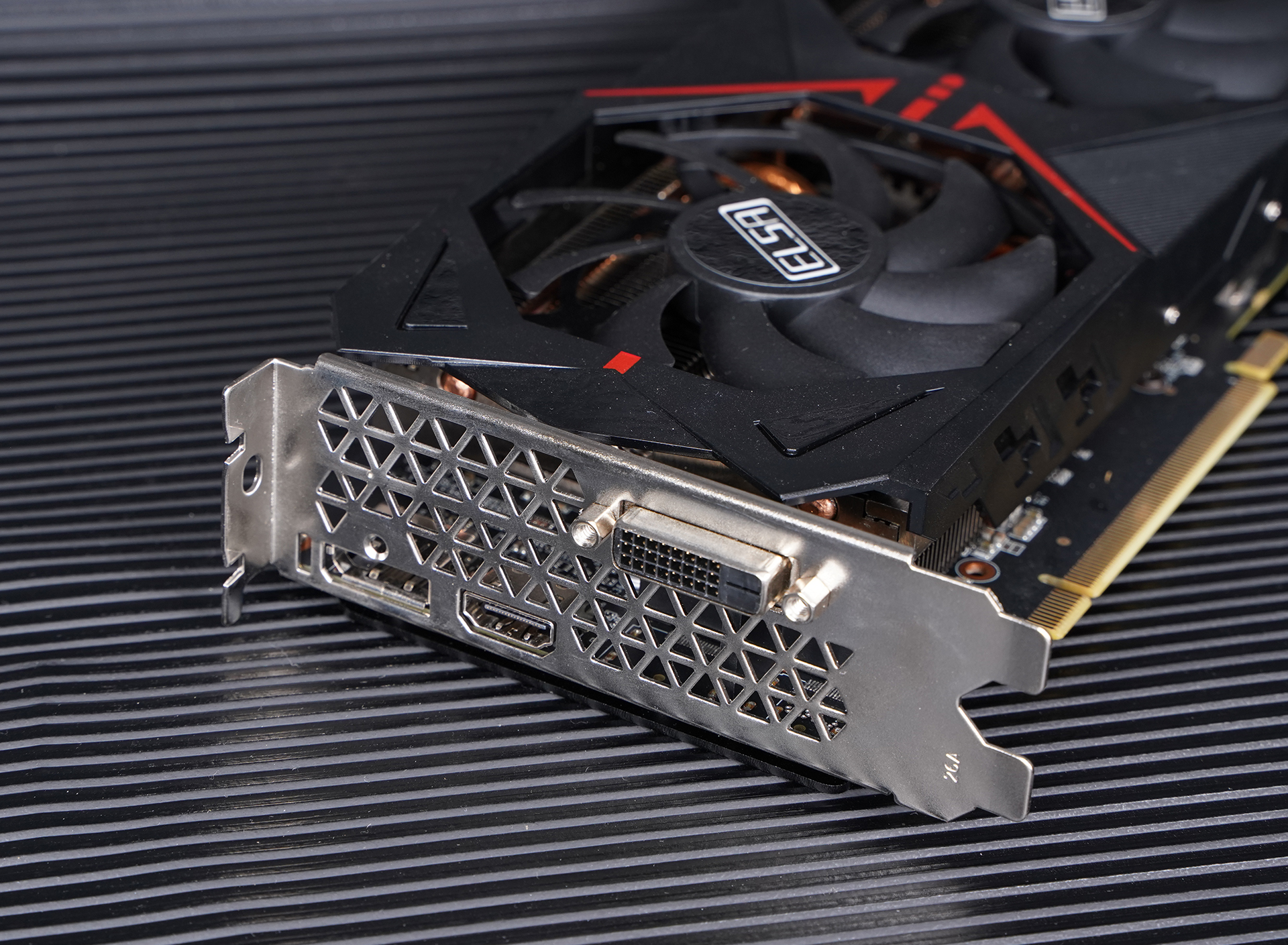 想要畅玩光追游戏 还得选RTX2060Super