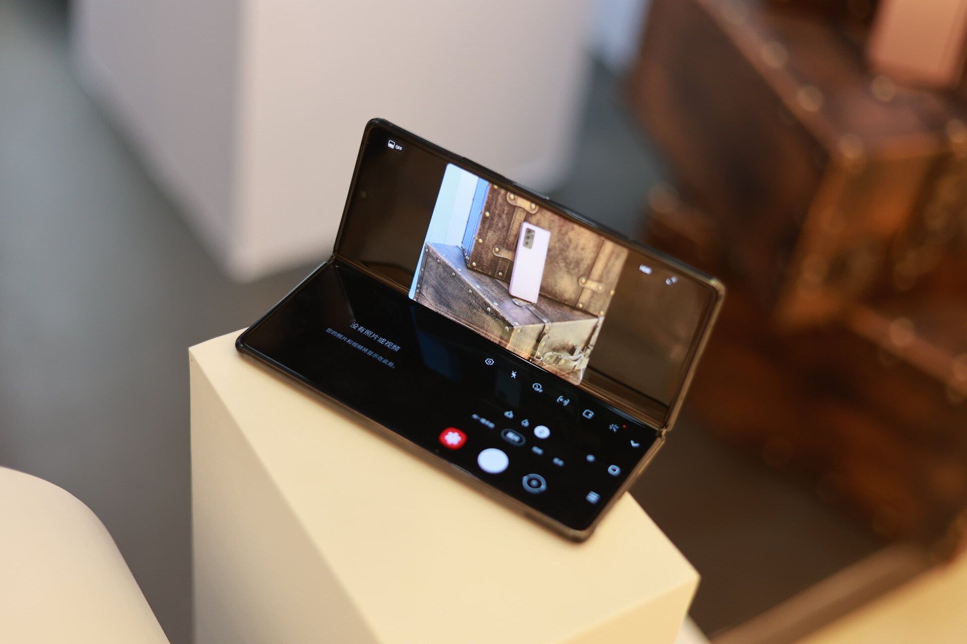 三星galaxy z fold2 5g 凭独特的折叠设计脱颖而出