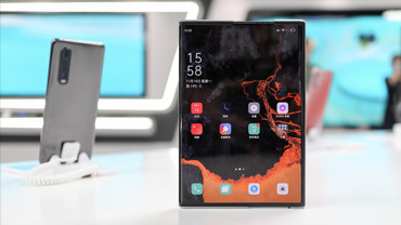 OPPO X 2021卷轴屏概念机：柔性屏手机新形态