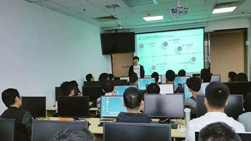 80岁老者来达内教育学IT 年轻的你还在犹豫么