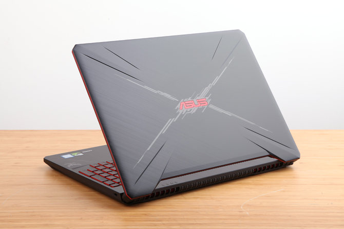 超窄边框配置更强 华硕飞行堡垒6抢先评测