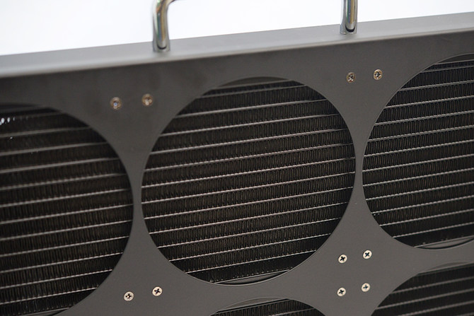 业界首款水冷矿机 蚂蚁矿机s9 hydro评测