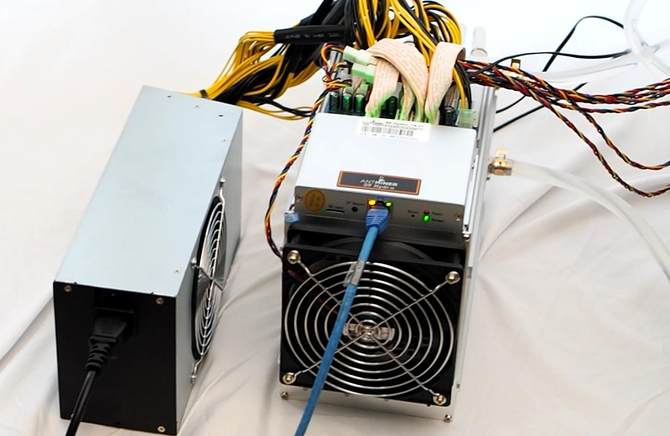 业界首款水冷矿机 蚂蚁矿机s9 hydro评测