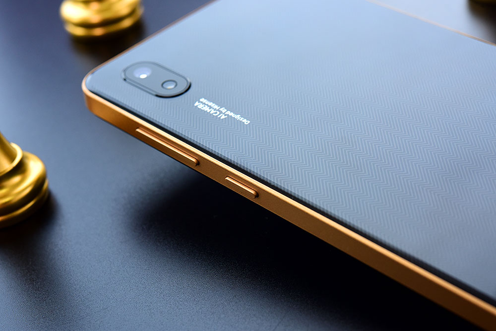 海信手机金刚4开箱图赏:大气外观超长续航