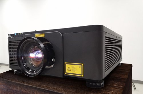 nec   万流明4k工程投影亮相展会现场