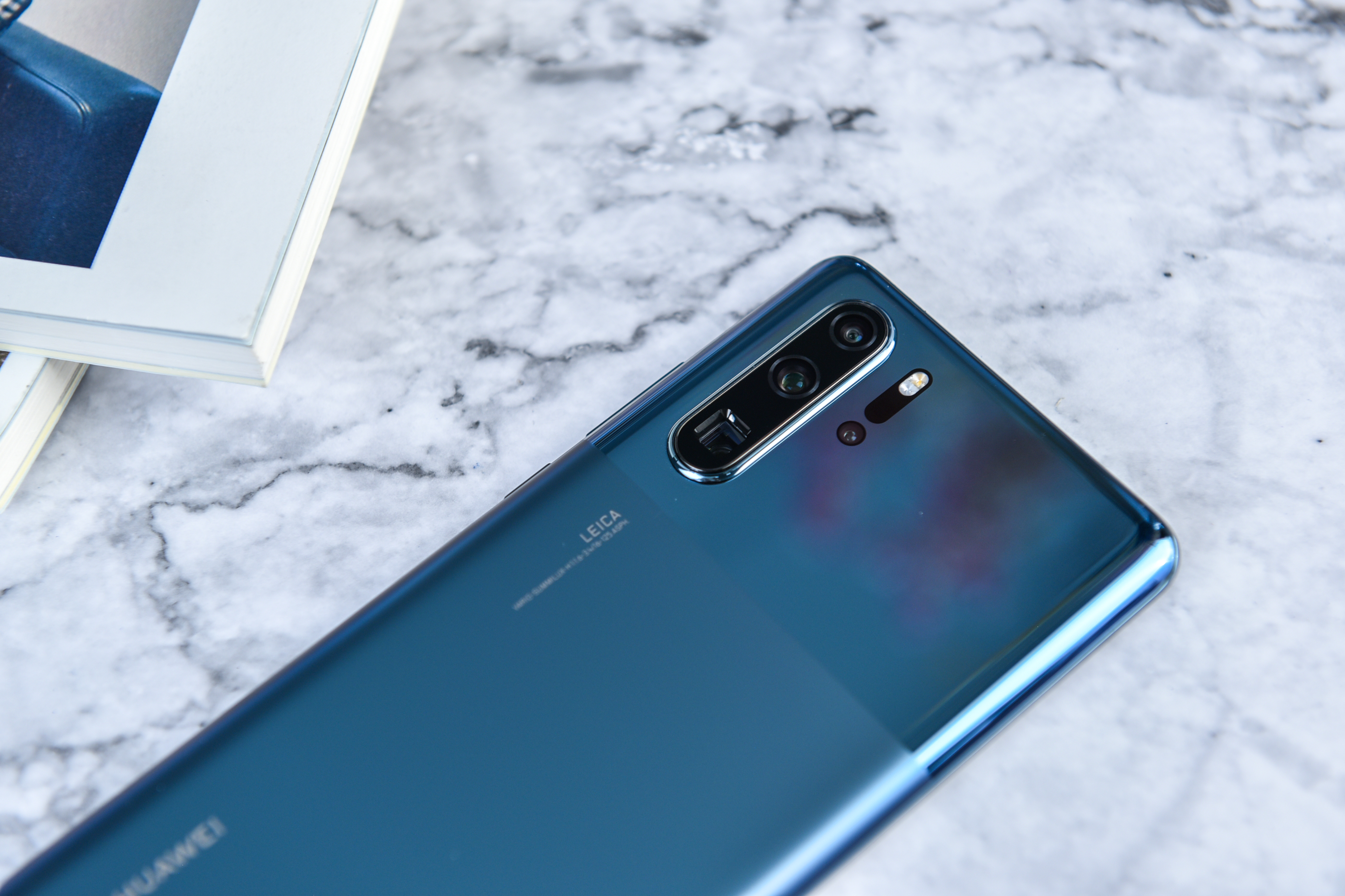 时尚与质感的碰撞thenewp30pro墨玉蓝图赏