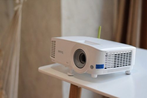 移动办公投影仪什么牌子好?推荐明基e520智能投影仪