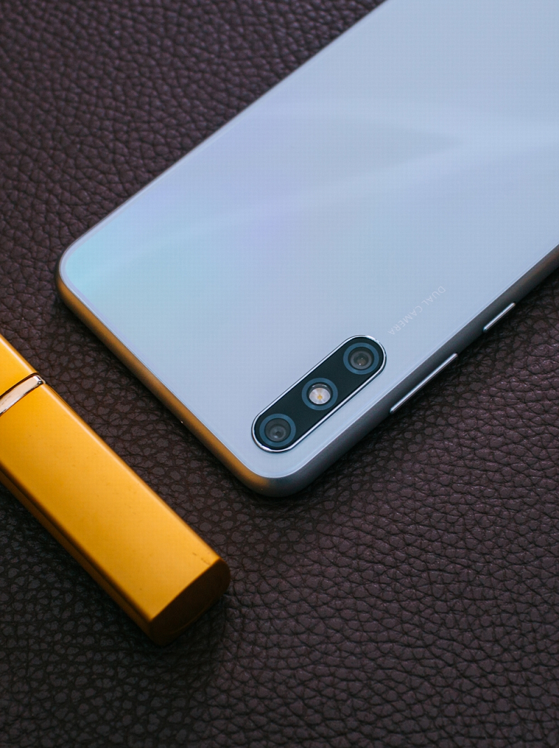 【华为手机】华为畅享10e电商"好评率99%" 5000毫安时大电池获赞最多!