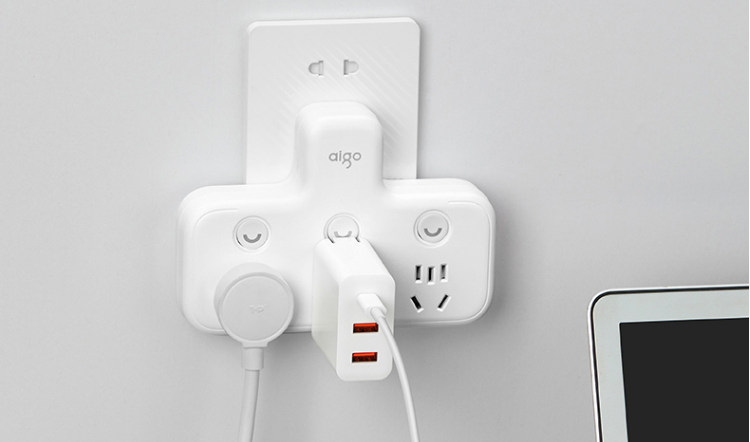 aigo爱国者az0303插线板身材虽小却是插排界实力选手