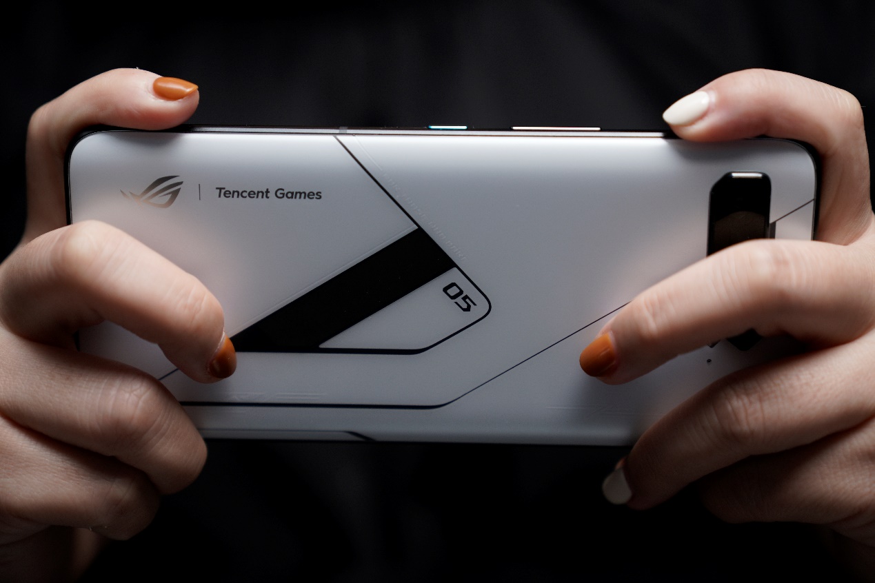 个性视窗打造独特信仰 腾讯rog游戏手机5幻影正式来临